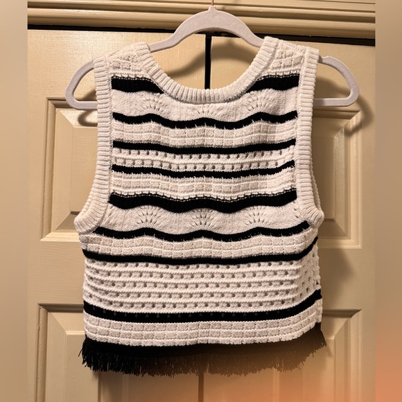 Small House of Harlow 1960 Black and White Textured Knit Tank top - Picture 2 of 3